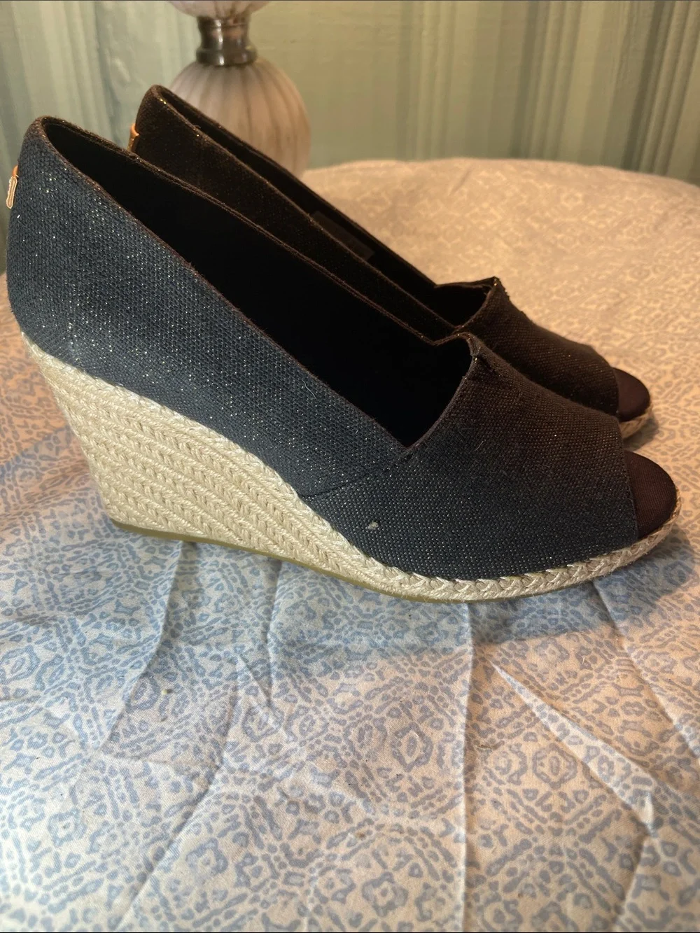 TOMS Michelle Black/Gold Sparkle Espadrille Wedge Peep-Toe New size 9.5